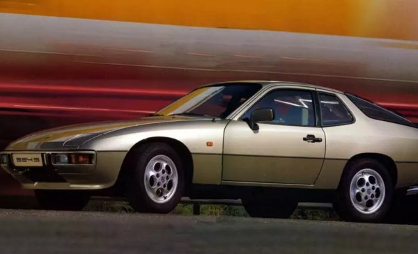 Следващият етап от странните отношения между Porsche и Москвич идва през втората половина на 70-те, вече по инициатива на самите германци. Предложението им звучи шокиращо: да се сглобява новият им модел Porsche 924... в АЗЛК. Porsche 924 е първият модел на компанията с предно разположен двигател и доста по-достъпна цена. Идеята е съветската сглобка да осигурява коли не само за пазарите в социалистическия лагер, но и за експорт към трети страни. Но в Москва идеята предизвиква ужас и дори не е обсъждана с представители на правителството - АЗЛК просто отказва. 
